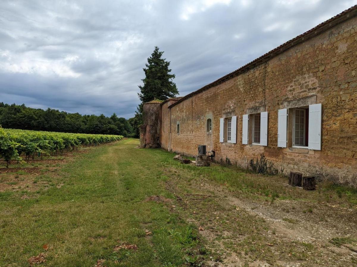 Gite Charmant Au Coeur D'Un Chateau Historique Avec Parc, Proche De Cognac, Ideal Famille Et Nature - Fr-1-653-167 Cherves-de-Cognac エクステリア 写真